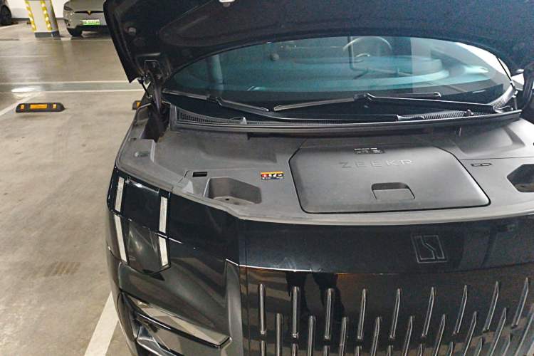 Used Zeekr 009 2022 WE Edition Engine Bay Right