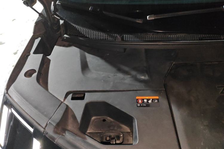 Used Zeekr 009 2022 WE Edition Engine Bay Right