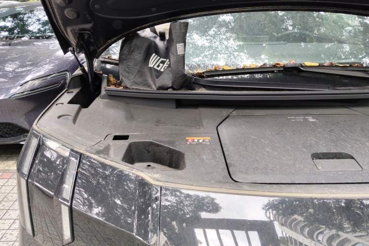 Used Zeekr 009 2022 WE Edition Engine Bay Right