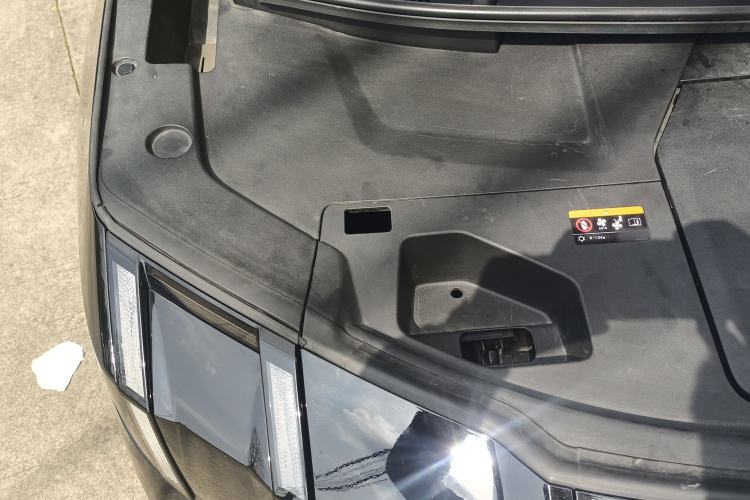 Used Zeekr 009 2022 WE Edition Engine Bay Right