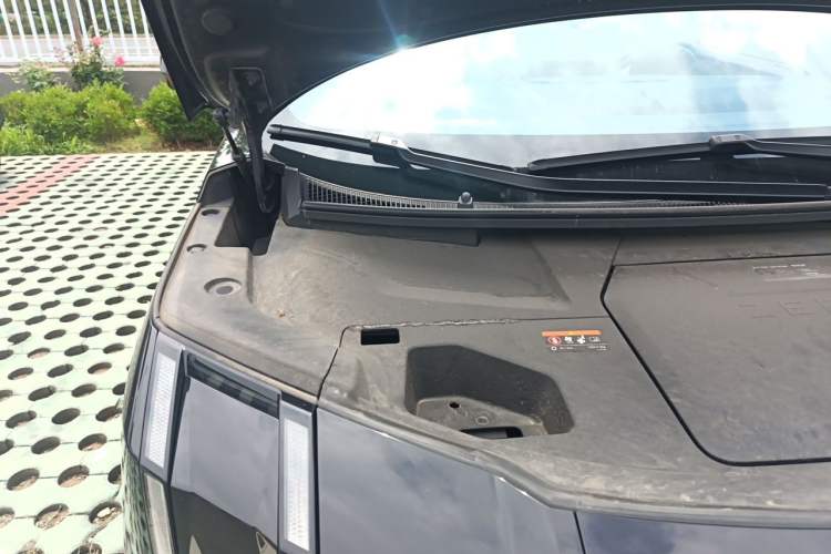 Used Zeekr 009 2022 WE Edition Engine Bay Right