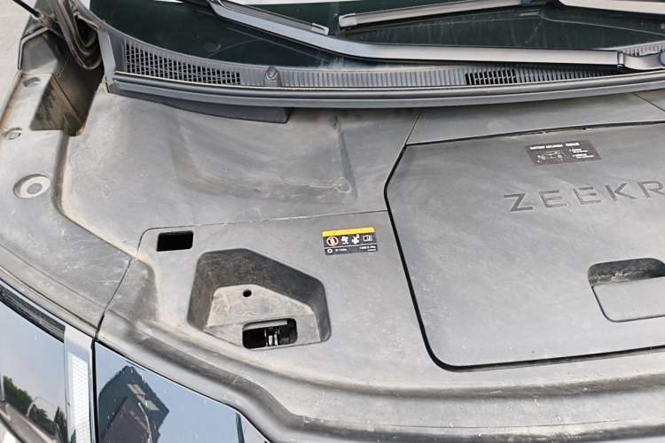 Used Zeekr 009 2022 WE Edition Engine Bay Right