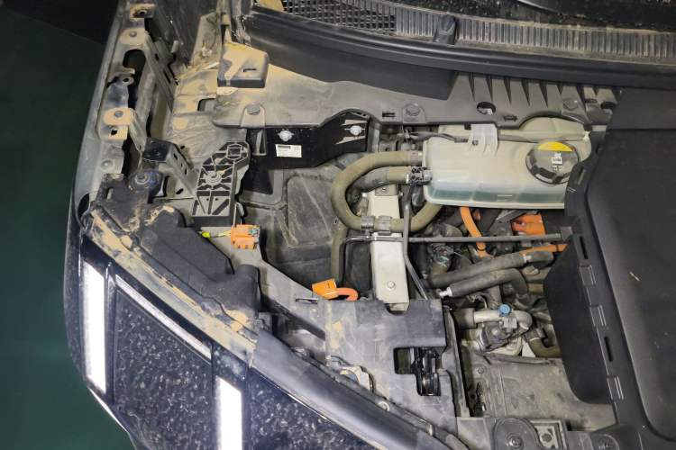 Used Zeekr 009 2022 Revised Model ME Edition Engine Bay Right