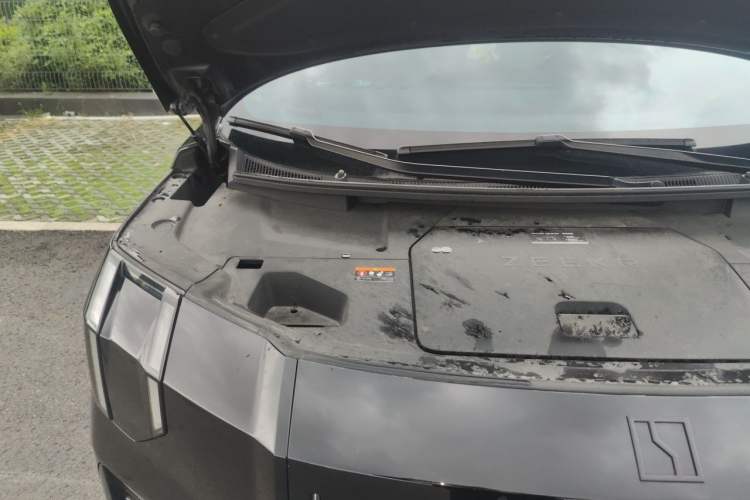 Used Zeekr 009 2022 WE Edition Engine Bay Right