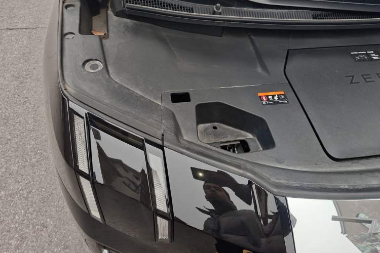 Used Zeekr 009 2022 WE Edition Engine Bay Right