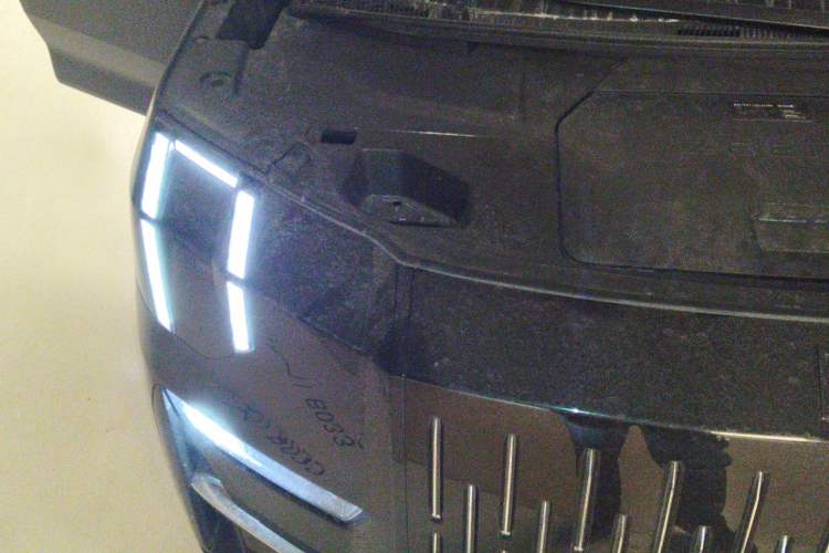 Used Zeekr 009 2022 WE Edition Engine Bay Right