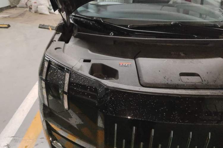 Used Zeekr 009 2022 WE Edition Engine Bay Right