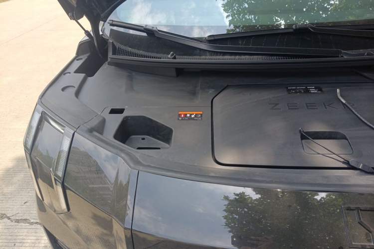 Used Zeekr 009 2022 WE Edition Engine Bay Right