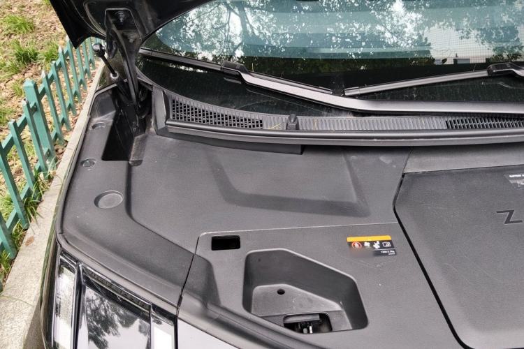 Used Zeekr 009 2022 WE Edition Engine Bay Right