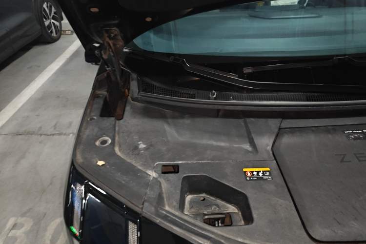 Used Zeekr 009 2022 ME Edition Engine Bay Right