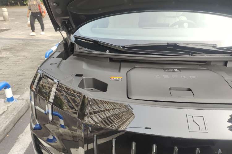Used Zeekr 009 2022 WE Edition Engine Bay Right