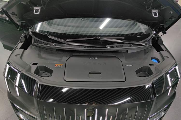 Used Zeekr 009 2022 WE Edition Engine Bay