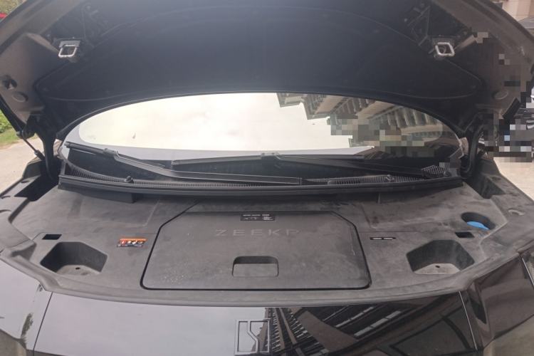 Used Zeekr 009 2022 WE Edition Engine Bay