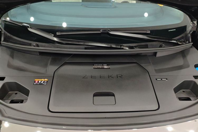 Used Zeekr 009 2022 WE Edition Engine Bay