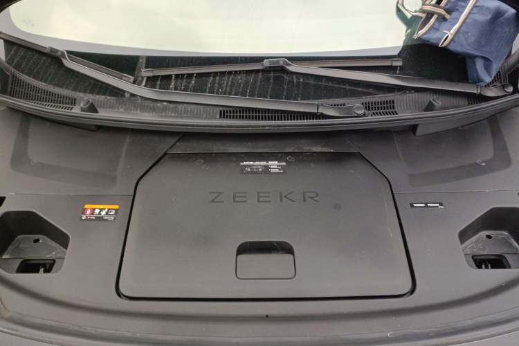 Used Zeekr 009 2022 WE Edition Engine Bay