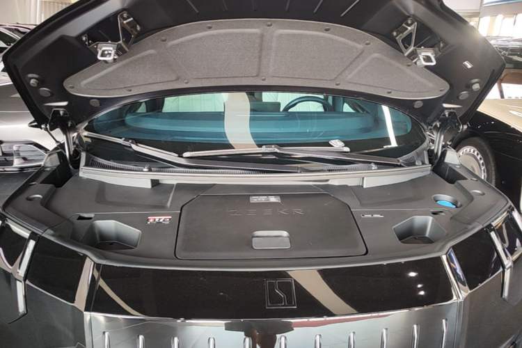 Used Zeekr 009 2022 WE Edition Engine Bay