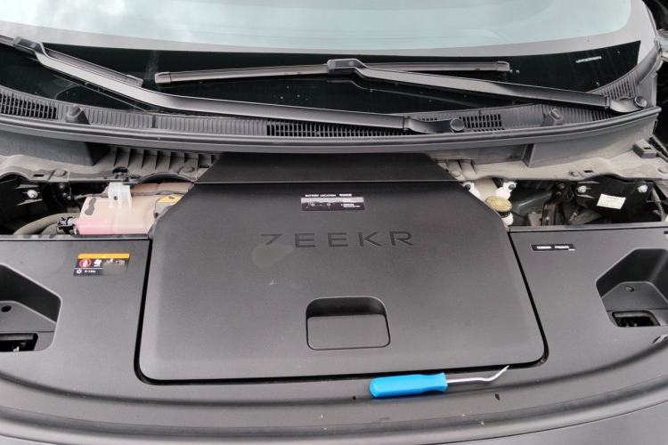 Used Zeekr 009 2022 WE Edition Engine Bay