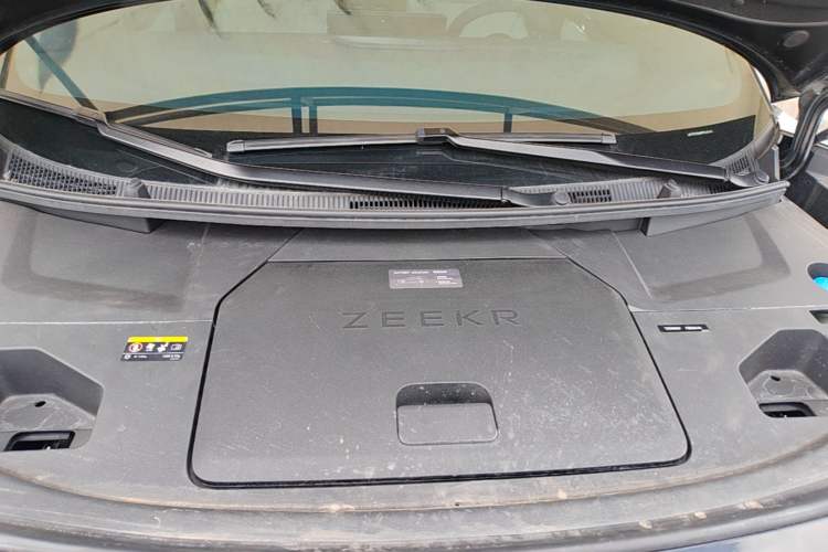 Used Zeekr 009 2022 WE Edition Engine Bay