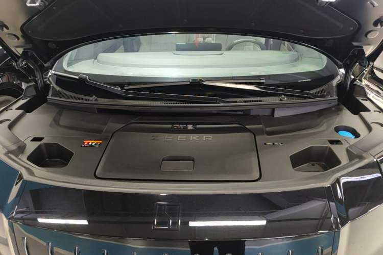 Used Zeekr 009 2022 ME Edition Engine Bay