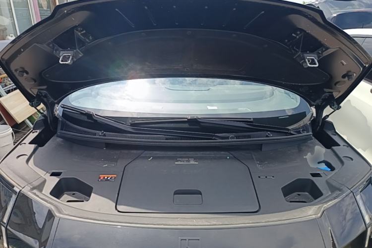 Used Zeekr 009 2022 WE Edition Engine Bay