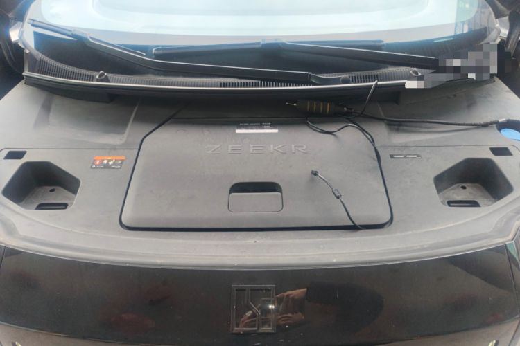 Used Zeekr 009 2022 WE Edition Engine Bay