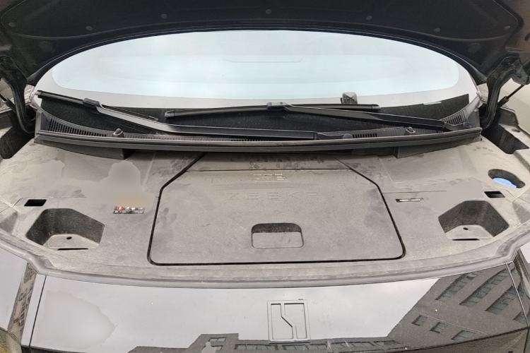Used Zeekr 009 2022 WE Edition Engine Bay
