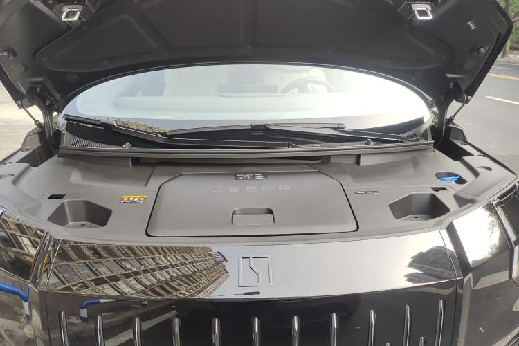 Used Zeekr 009 2022 WE Edition Engine Bay