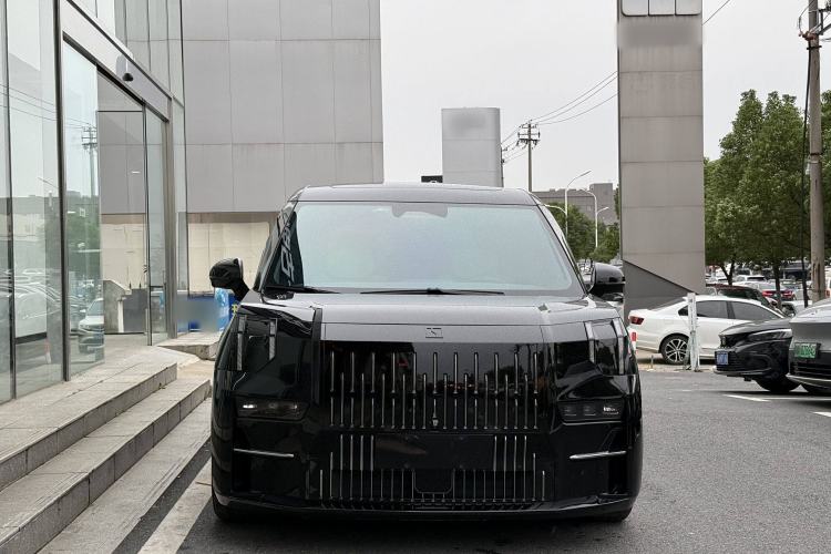 Used Zeekr 009 2022 ME Edition Exterior 1