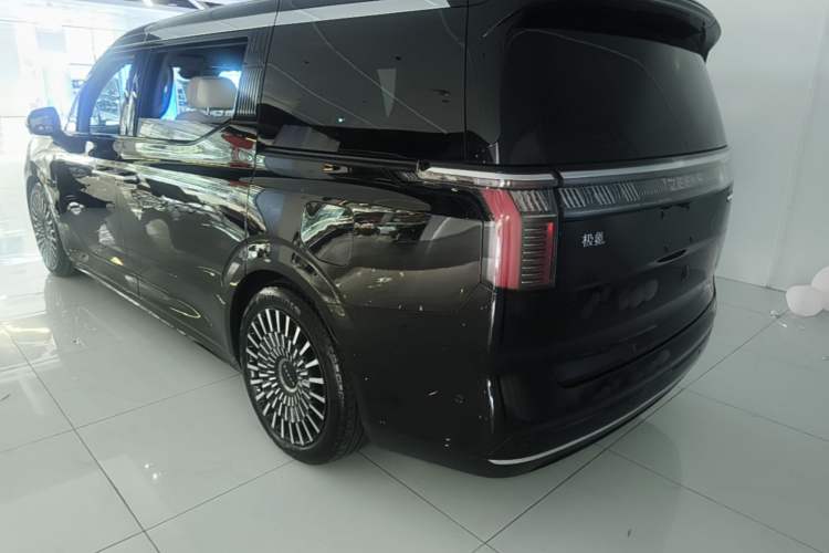 Used Zeekr 009 2022 WE Edition Exterior 2