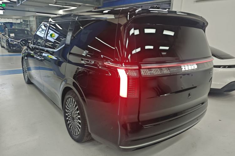 Used Zeekr 009 2022 WE Edition Exterior 2