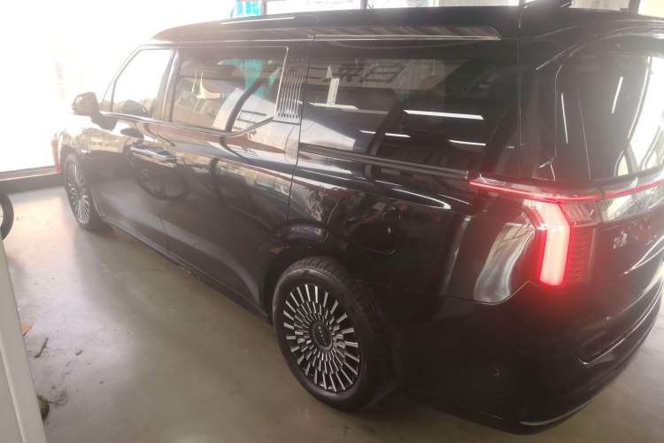 Used Zeekr 009 2022 ME Edition Exterior 3
