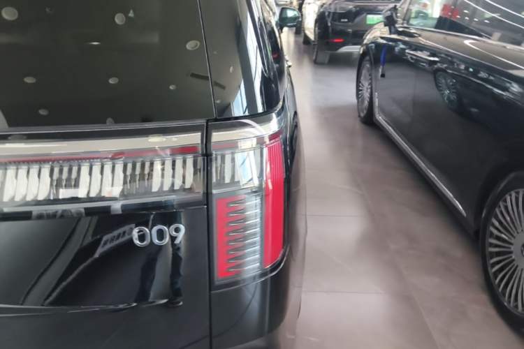 Used Zeekr 009 2022 Revised WE Version Exterior 3