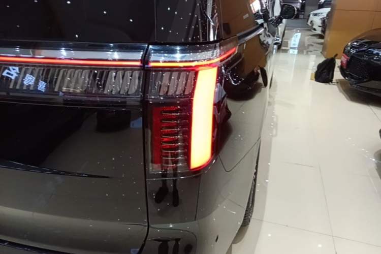 Used Zeekr 009 2022 WE Edition Exterior 3