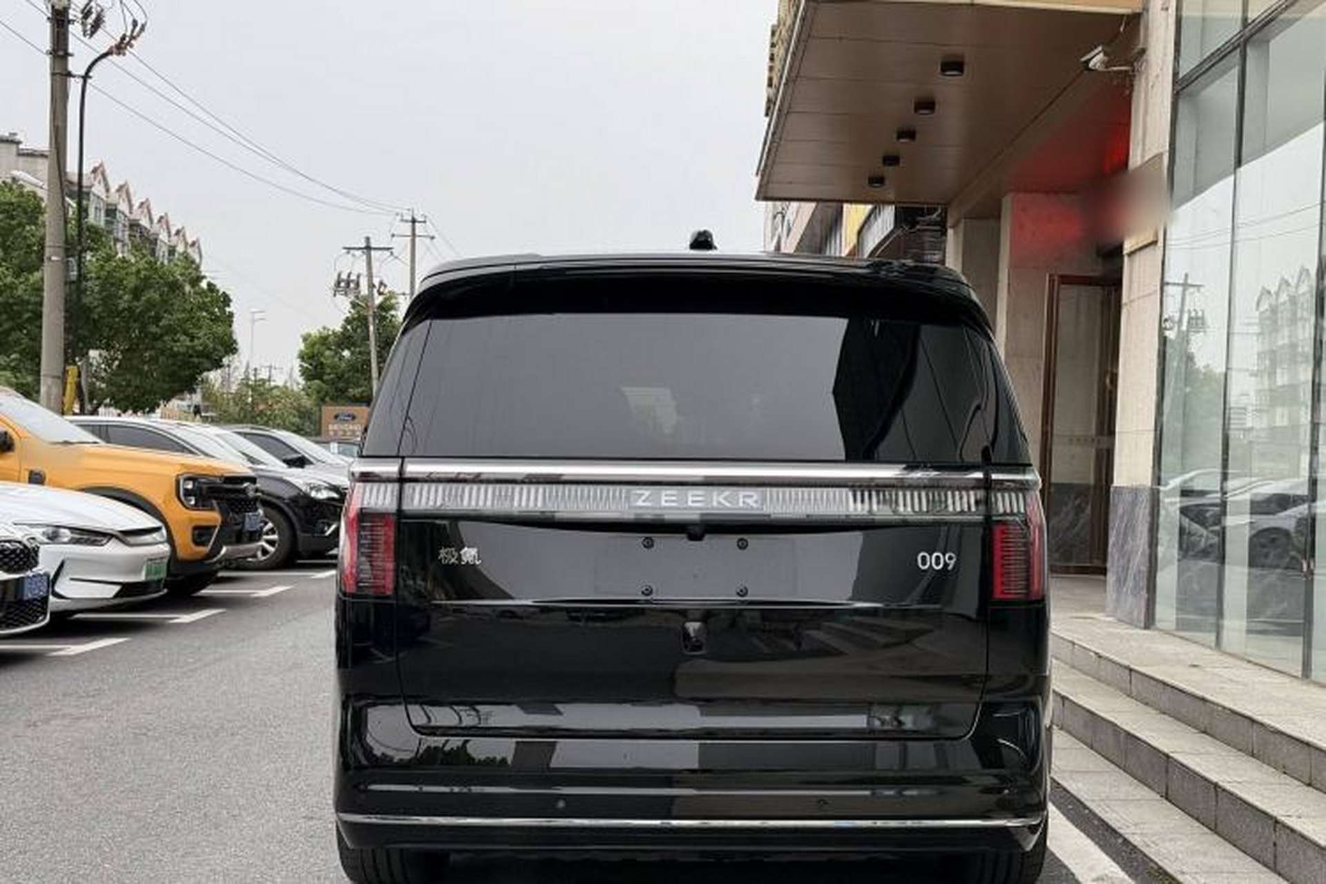 Used Zeekr 009 2022 ME Edition Exterior 4