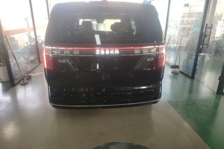 Used Zeekr 009 2022 ME Edition Exterior 4