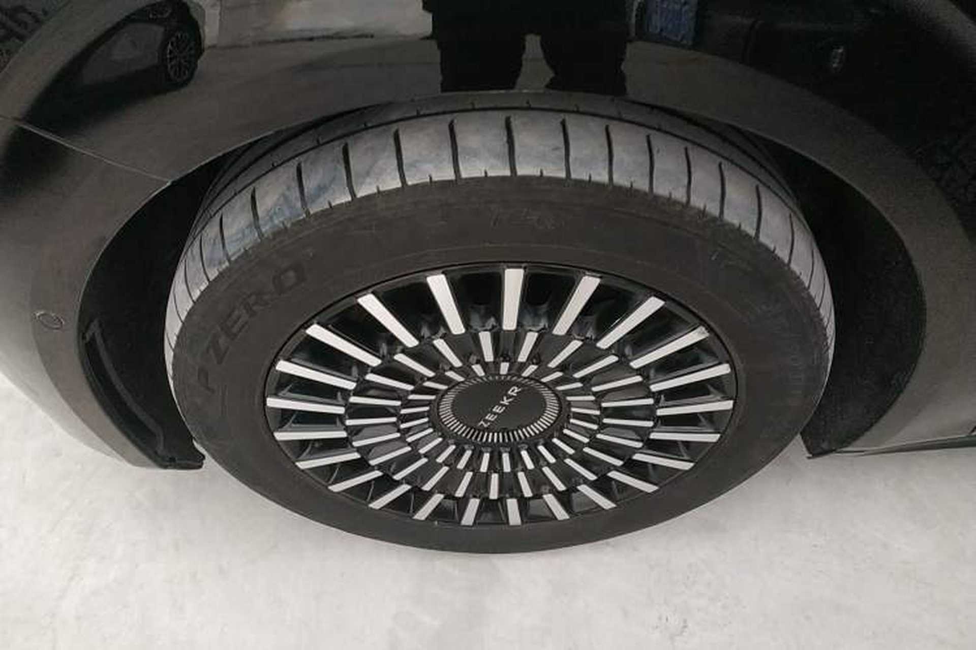 Used Zeekr 009 2022 Revised WE Version Exterior 4