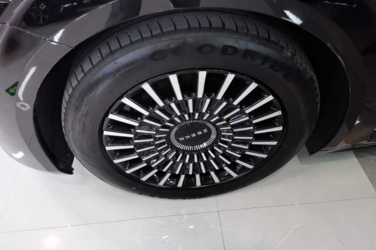 Used Zeekr 009 2022 WE Edition Exterior 4