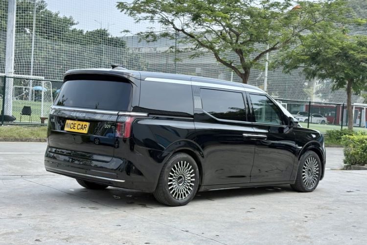 Used Zeekr 009 2022 WE Edition Exterior 6