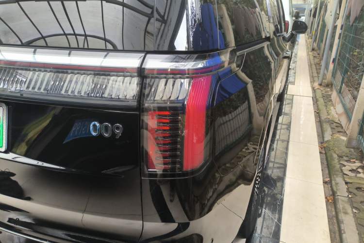 Used Zeekr 009 2022 WE Edition Exterior 6