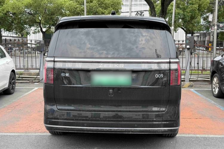 Used Zeekr 009 2022 WE Edition Exterior 8