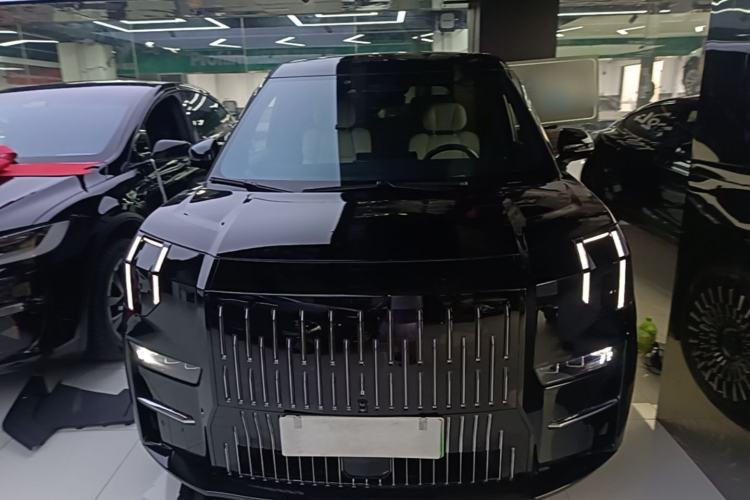 Used Zeekr 009 2022 WE Edition Front