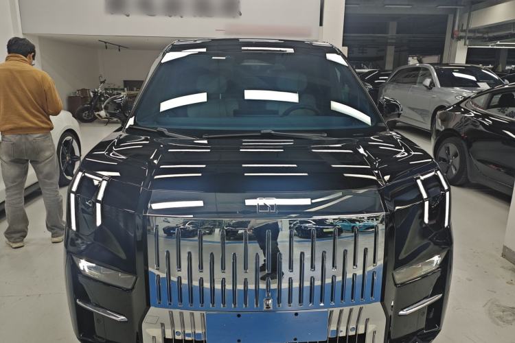 Used Zeekr 009 2022 WE Edition Front