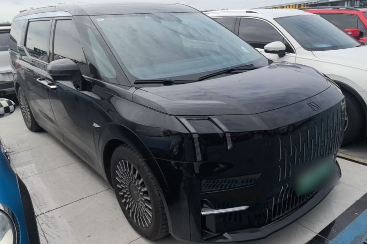 Used Zeekr 009 2022 WE Edition Front Right 45 Deg