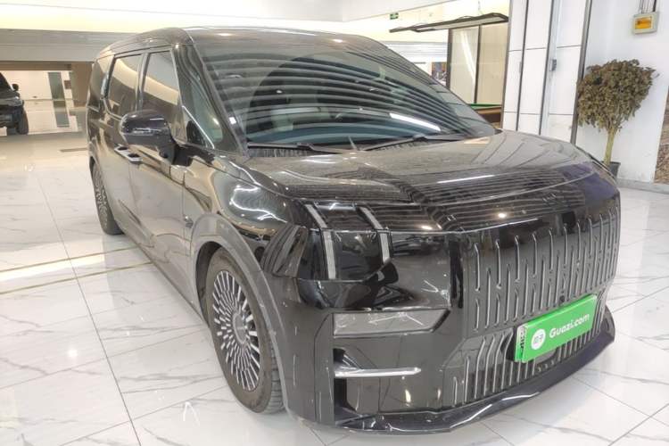 Used Zeekr 009 2022 WE Edition Front Right 45 Deg