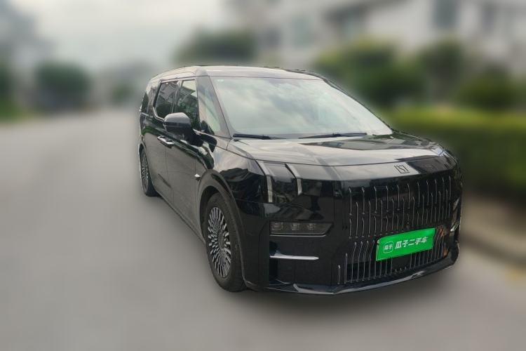 Used Zeekr 009 2022 WE Edition Front Right 45 Deg