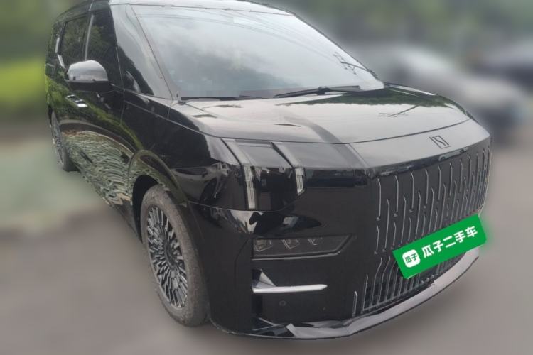 Used Zeekr 009 2022 WE Edition Front Right 45 Deg