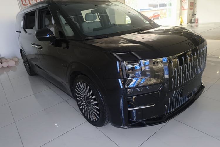 Used Zeekr 009 2022 WE Edition Front Right 45 Deg