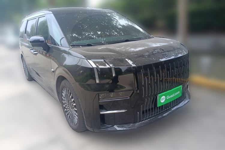 Used Zeekr 009 2022 WE Edition Front Right 45 Deg
