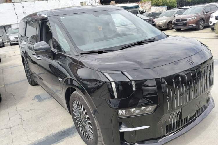 Used Zeekr 009 2022 WE Edition Front Right 45 Deg