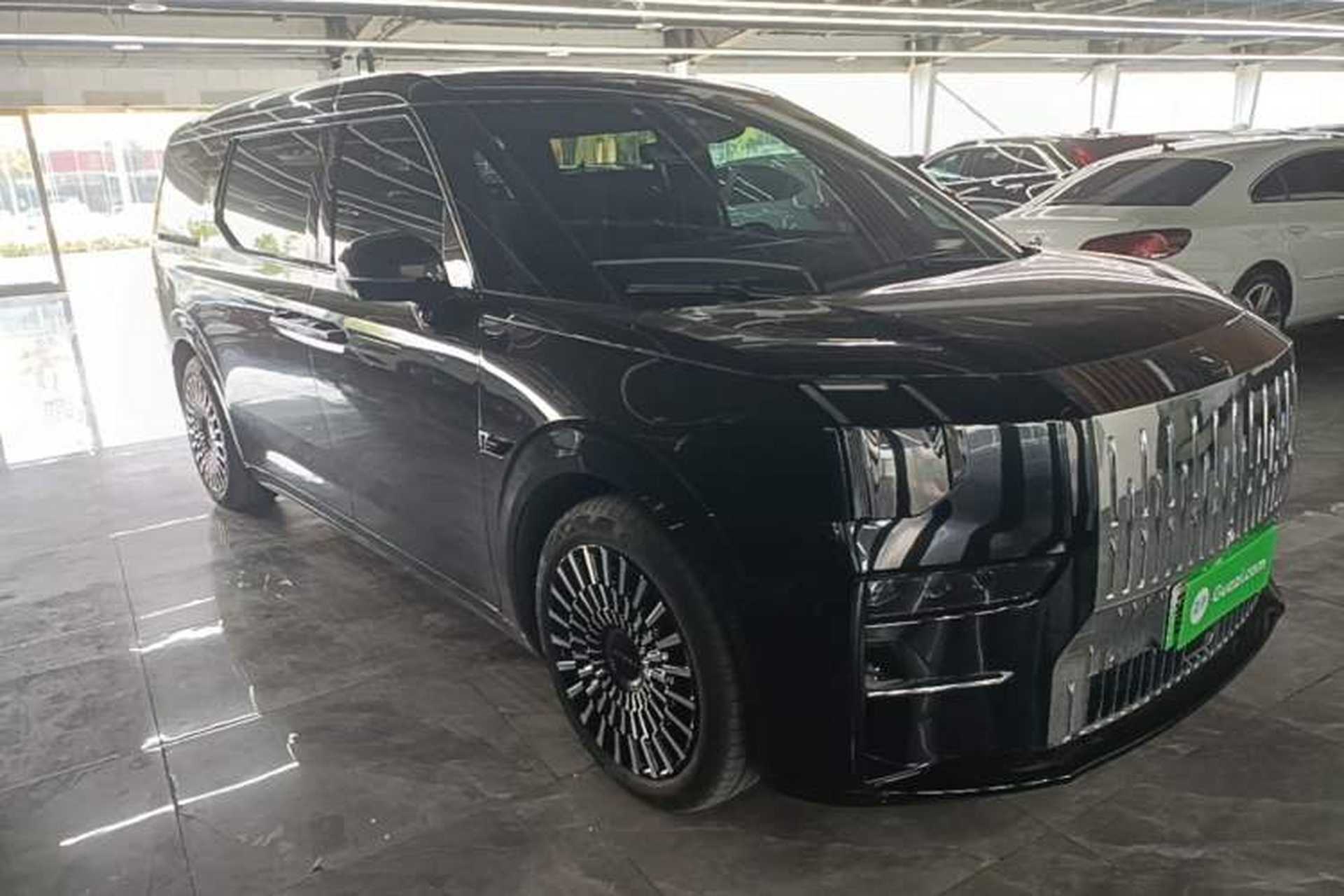 Used Zeekr 009 2022 ME Edition Front Right 45 Deg